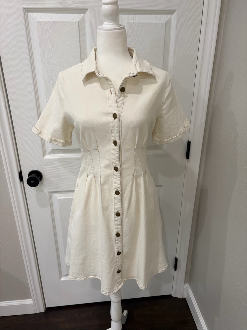 She + Sky Cream/Off-White Button-Front Collared Mini Dress NWT - Size M